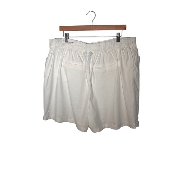 Lane Bryant White Mid Rise Pull On Shorts Comfort Basic 18/20 Elastic Waist NWT - Picture 2 of 8